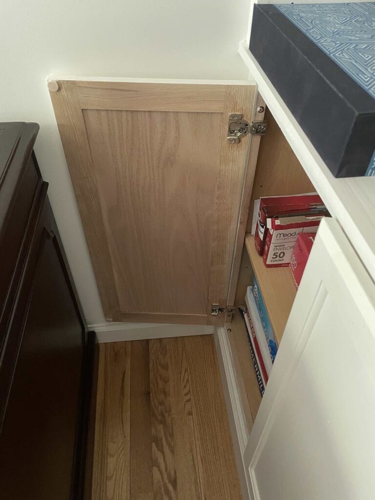 Cabinet Door Lt.